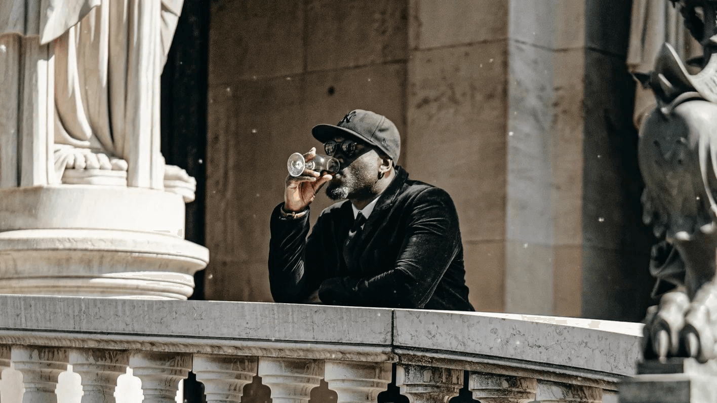 Le mix entre sons pointus, style urbain et bons vins par Ange.